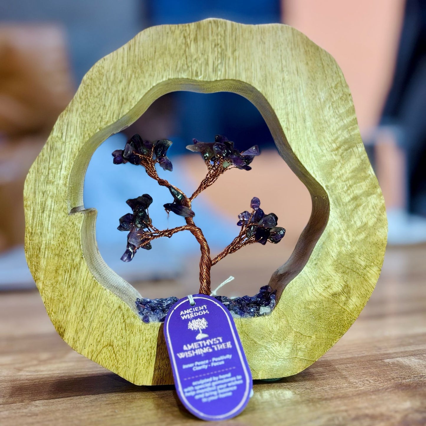 JARDÍN DE PIEDRAS PRECIOSAS - ANILLO DE MADERA DE MANGO - AMATISTA - 60 PIEDRAS