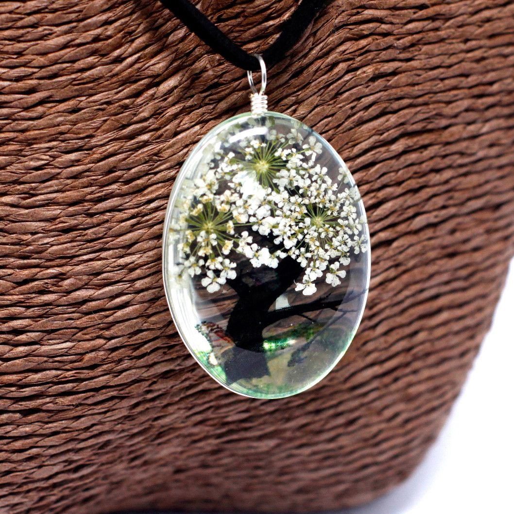 PENDIENTES Y COLLAR DE FLORES PRENSADAS - ÁRBOL DE LA VIDA BLANCO