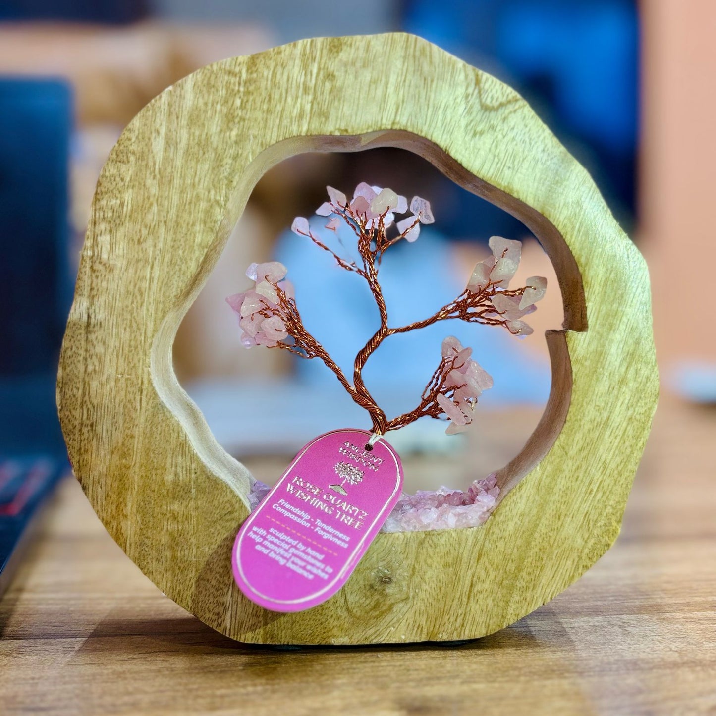 JARDÍN DE PIEDRAS PRECIOSAS - ANILLO DE MADERA DE MANGO - CUARZO ROSA - 60 PIEDRAS