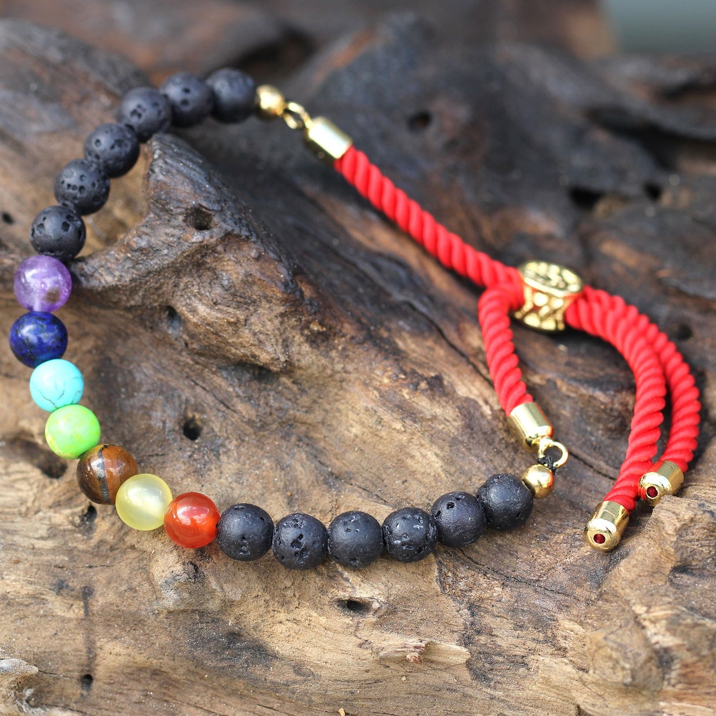 PULSERA AJUSTABLE DE HILO - PIEDRAS VOLCÁNICAS Y CHAKRAS