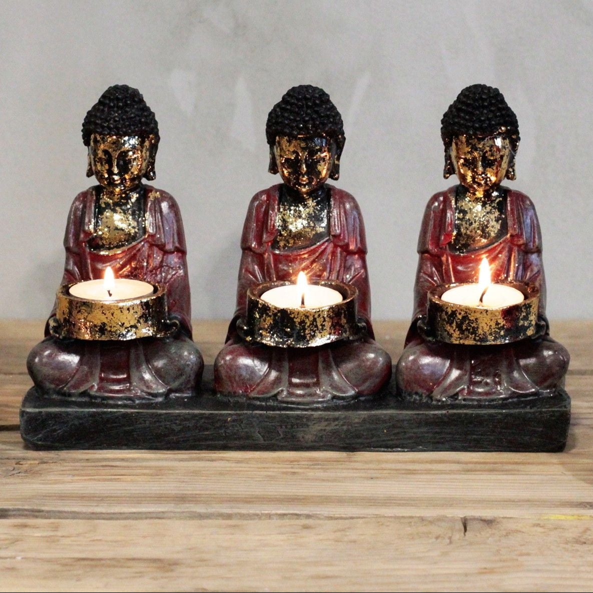 BUDA ANTIGUO CON TRES DEVOTOS - PORTAVELAS DE SERENIDAD Y EQUILIBRIO