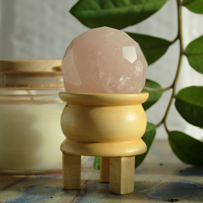 ESFERA FACETADA CON SOPORTE - CUARZO ROSA