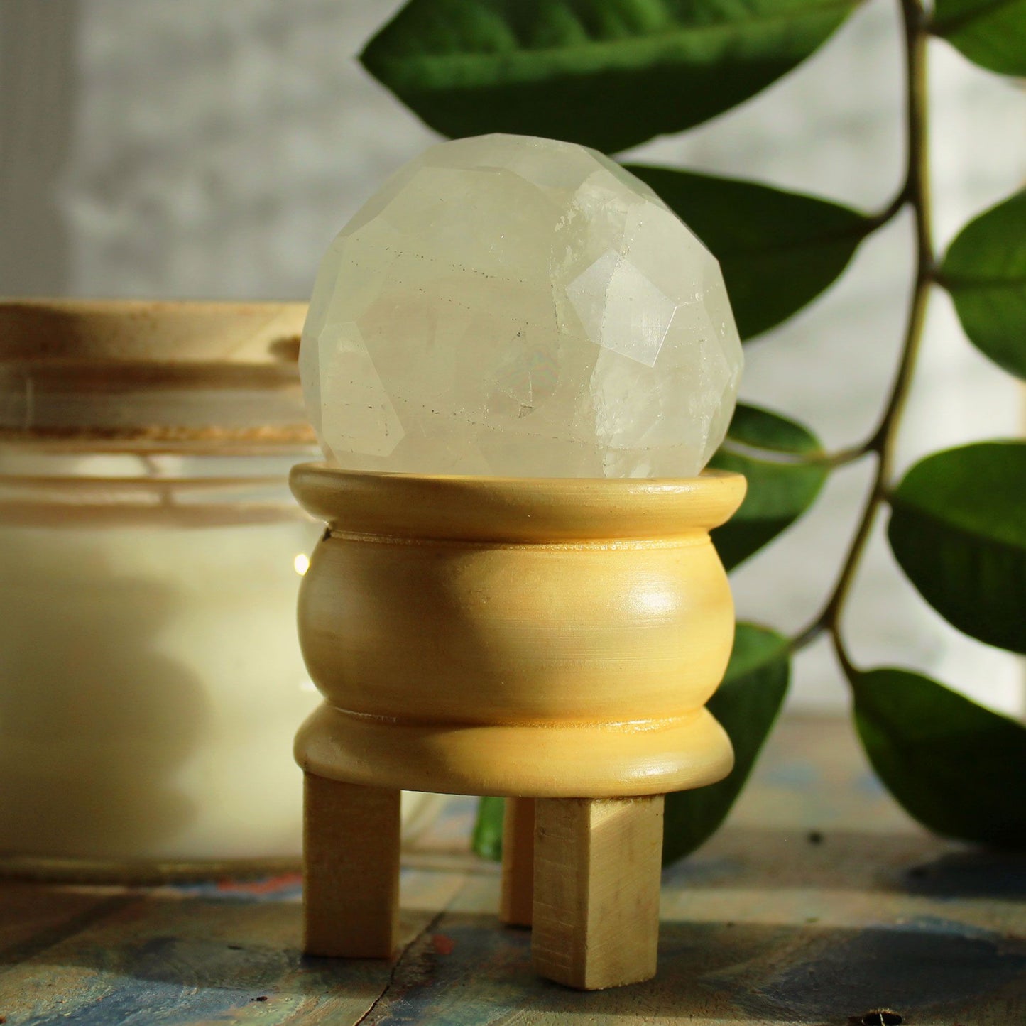 ESFERA FACETADA CON SOPORTE - CUARZO DE ROCA
